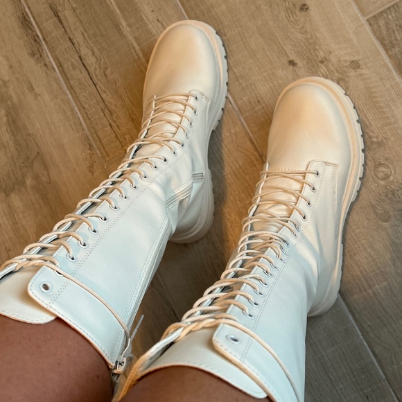 Tall white combat boots - Picture 1 of 3